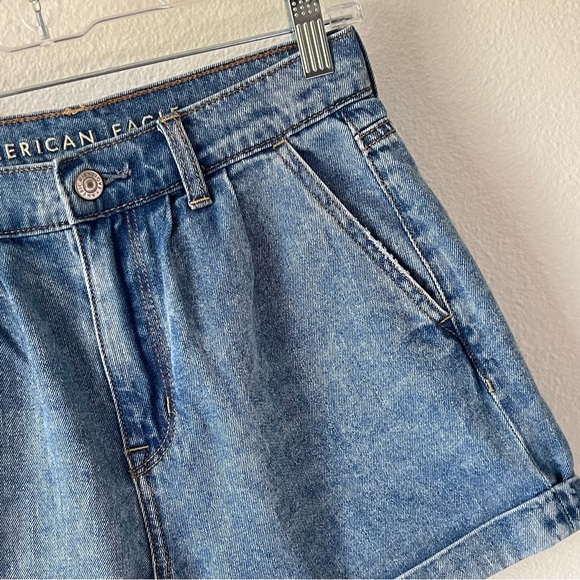 AMERICAN EAGLE High Rise Mom Short Pleated Cuffed Jean Shorts Denim Size  2 - Picture 3 of 12